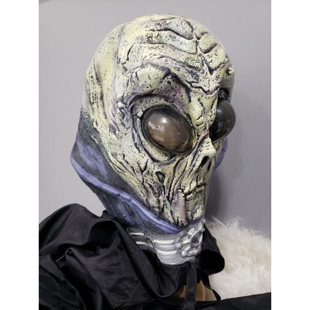 Vintage Easter Unlimited Fun World Alien Halloween Mask Martian Bubble Eyes cape - Picture 5 of 8